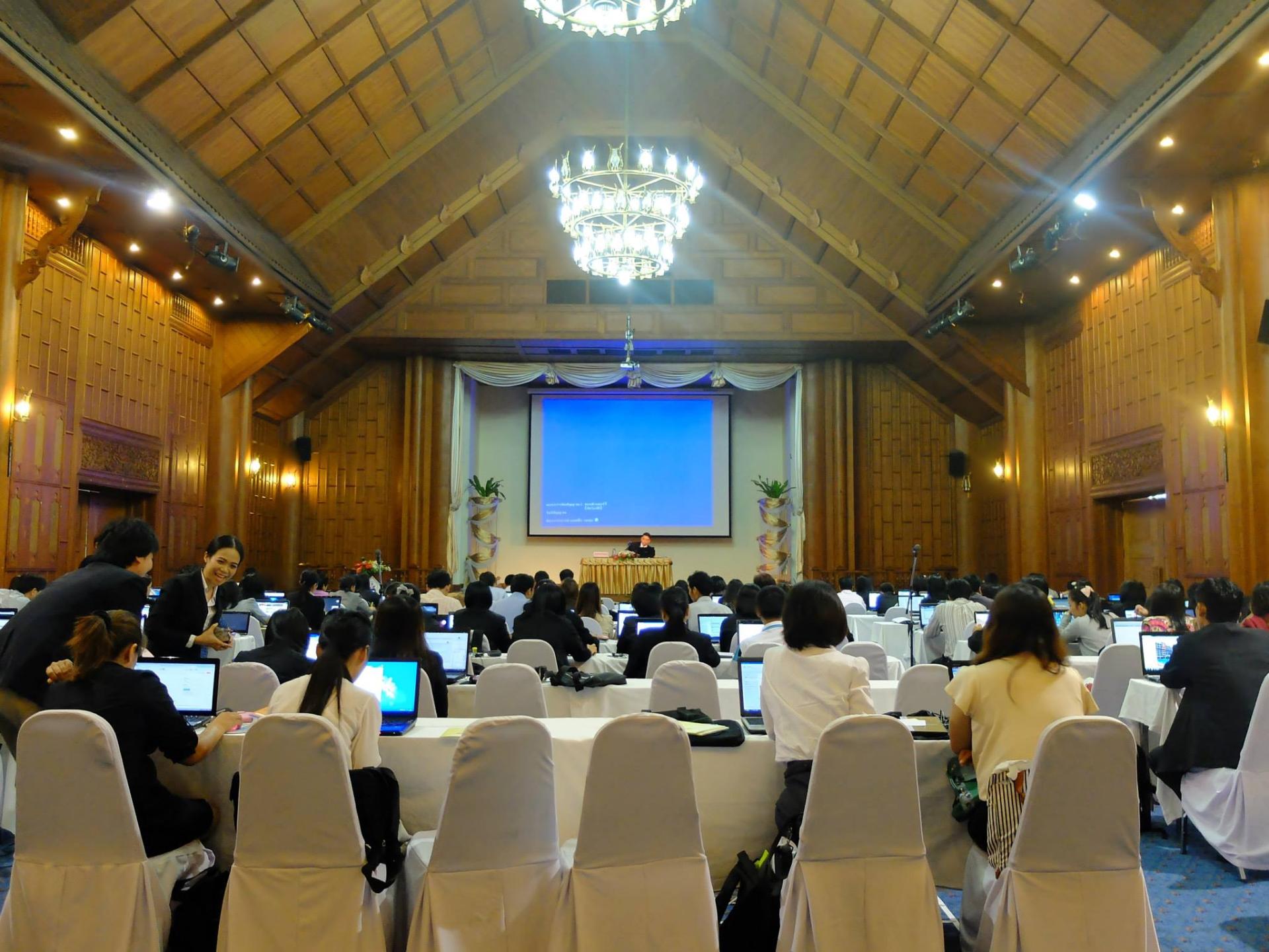 ภาพบรรยากาศการอบรมครูเคมีและฟิสิกส์ใช้งาน Yenka Simulation ครั้งที่ 3