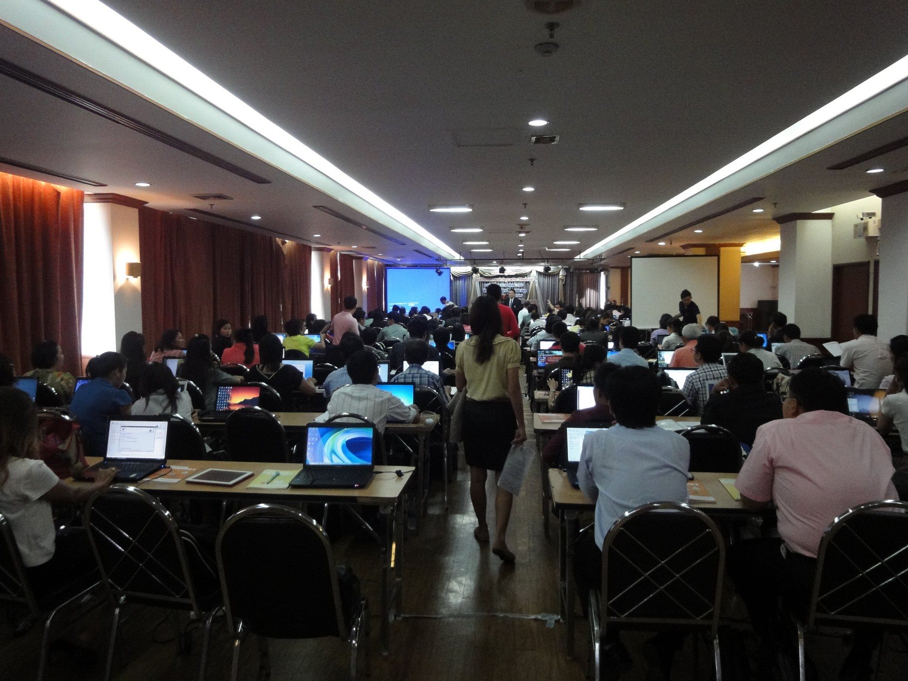 ภาพบรรยากาศการอบรมครูเคมีและฟิสิกส์ใช้งาน Yenka Simulation ครั้งที่ 20