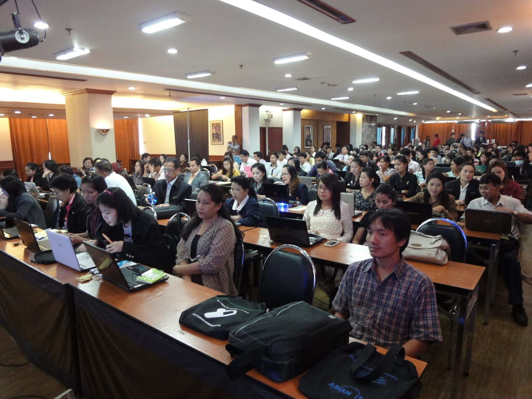 ภาพบรรยากาศการอบรมครูเคมีและฟิสิกส์ใช้งาน Yenka Simulation ครั้งที่ 19