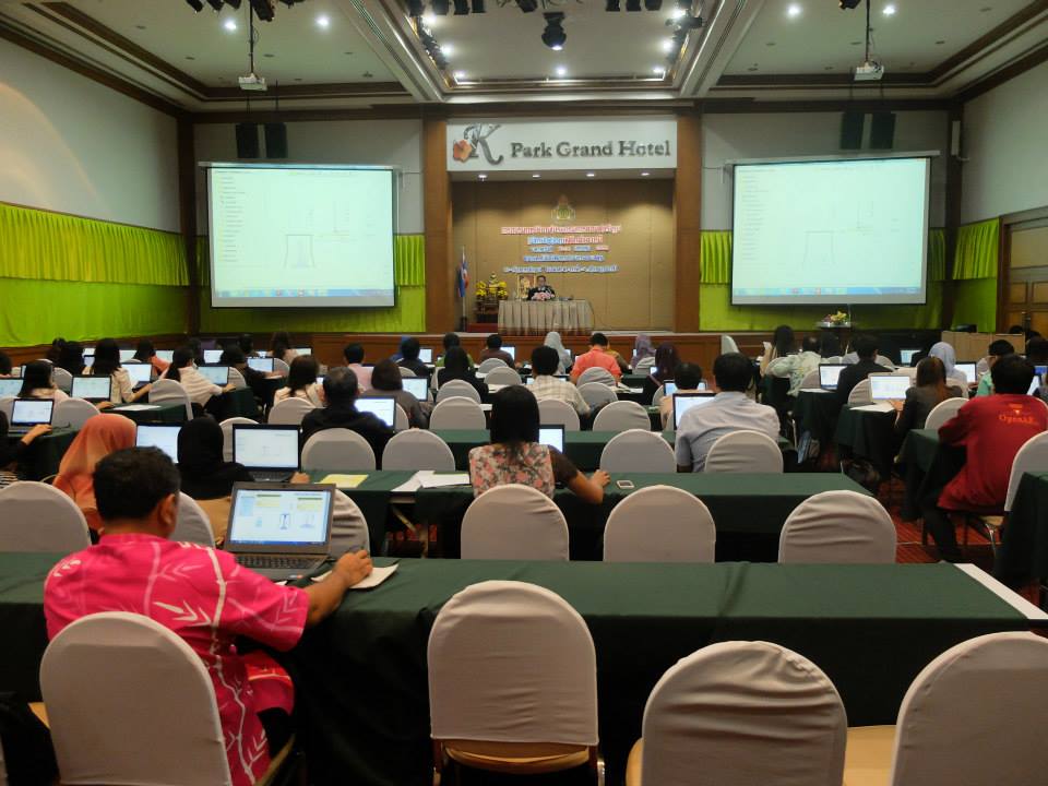 ภาพบรรยากาศการอบรมครูเคมีและฟิสิกส์ใช้งาน Yenka Simulation ครั้งที่ 44