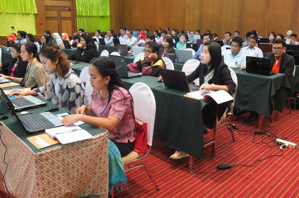 ภาพบรรยากาศการอบรมครูเคมีและฟิสิกส์ใช้งาน Yenka Simulation ครั้งที่ 48
