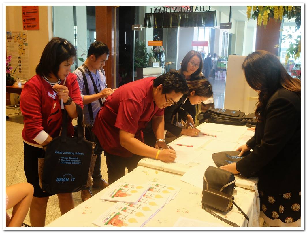 ภาพบรรยากาศการอบรมครูเคมีและฟิสิกส์ใช้งาน Yenka Simulation ครั้งที่ 32