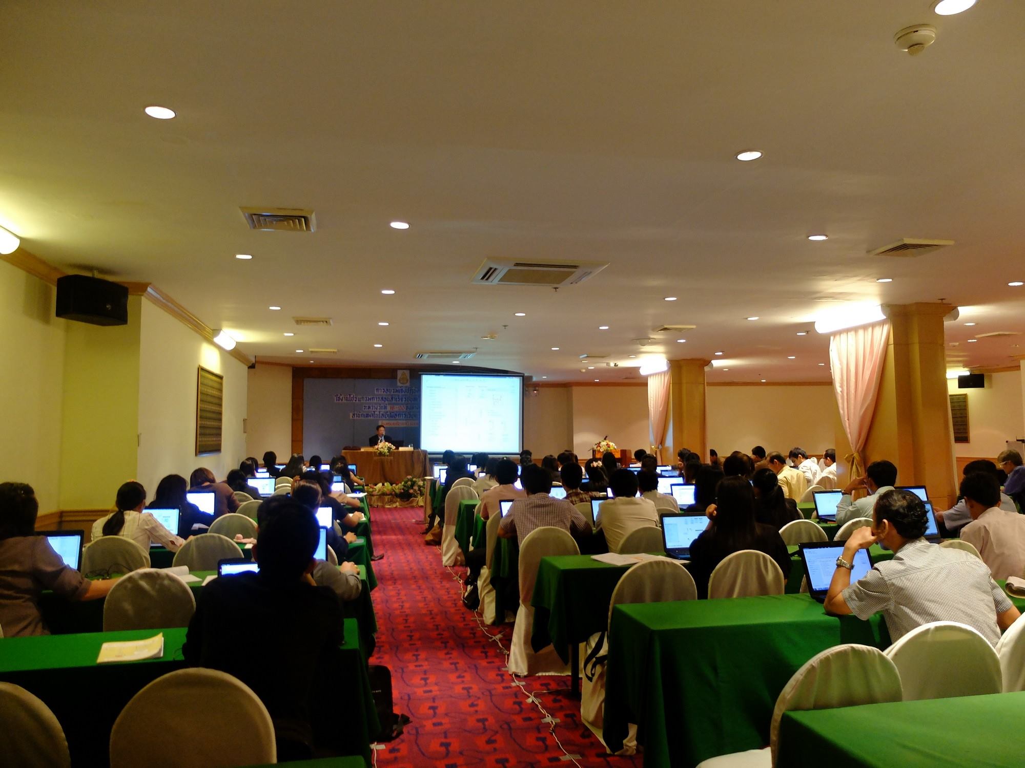 ภาพบรรยากาศการอบรมครูเคมีและฟิสิกส์ใช้งาน Yenka Simulation ครั้งที่ 13