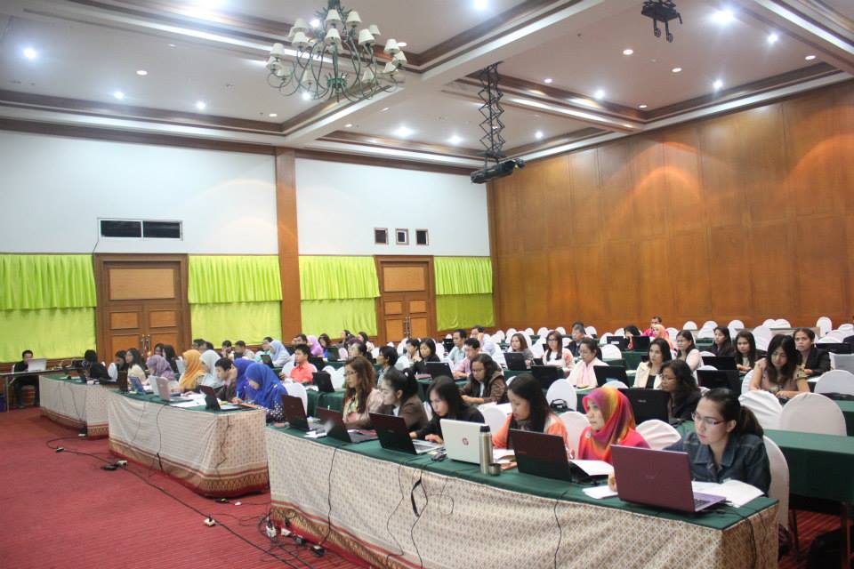 ภาพบรรยากาศการอบรมครูเคมีและฟิสิกส์ใช้งาน Yenka Simulation ครั้งที่ 46